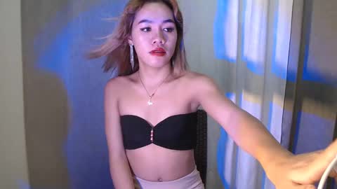 dexie121698 online show from March 12, 8:19 am