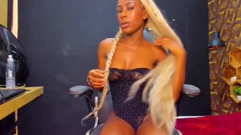 Snapshot of deyy_madisson chatting on December 17, 11:27 pm Madisson online show from December 17, 11:27 pm