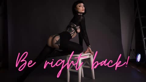 dgtlgrl online show from January 18, 1:59 pm