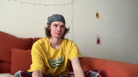 Snapshot of di_n_alex chatting on November 22, 10:03 am Di Alex online show from November 22, 10:03 am