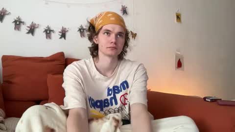 Snapshot of di_n_alex chatting on December 18, 9:48 am Di Alex online show from December 18, 9:48 am