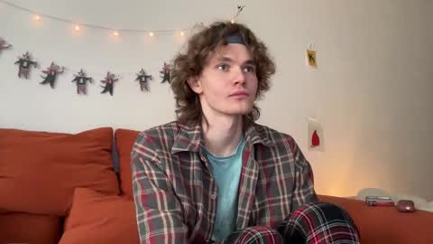 Snapshot of di_n_alex chatting on December 21, 9:49 am Di Alex online show from December 21, 9:49 am