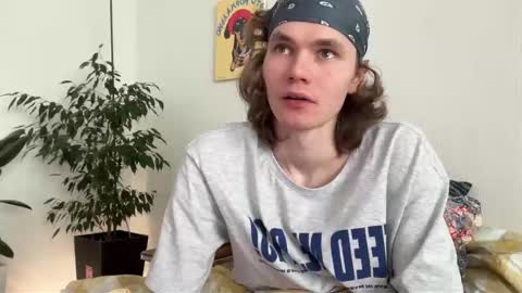 Snapshot of di_n_alex chatting on February 7, 9:46 am Di Alex online show from February 7, 9:46 am