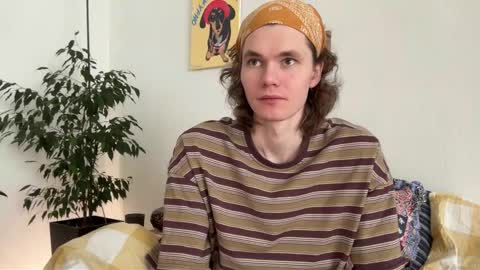 Snapshot of di_n_alex chatting on February 8, 9:45 am Di Alex online show from February 8, 9:45 am