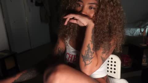 Snapshot of diamon_kataleya chatting on December 20, 10:11 pm Melissa My schedule 10pm time Colombia online show from December 20, 10:11 pm