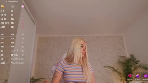 Snapshot of diamond_ava_ chatting on April 9, 4:23 pm Thea online show from April 9, 4:23 pm