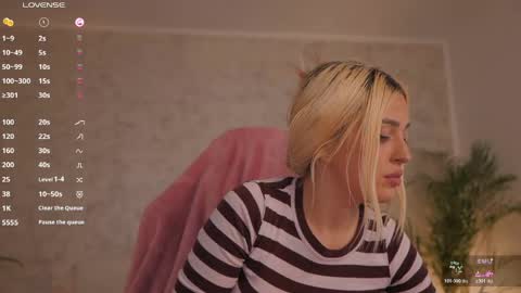 Snapshot of diamond_ava_ chatting on April 16, 3:46 pm Thea online show from April 16, 3:46 pm