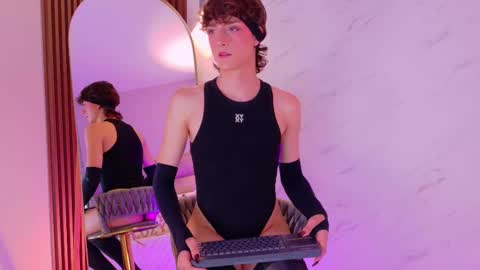 Snapshot of diamond_pierce chatting on March 24, 8:58 pm Diamond online show from March 24, 8:58 pm