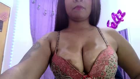 Snapshot of diamondd_gold chatting on June 17, 12:18 pm diamondd_gold online show from June 17, 12:18 pm