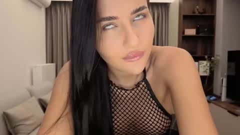 Iris online show from October 6, 7:44 pm