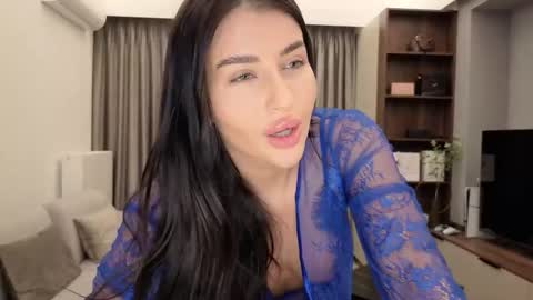 Iris online show from November 3, 8:10 pm