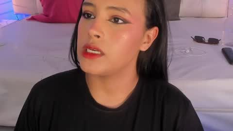 Snapshot of diana_clarck chatting on April 18, 9:15 pm Diana Tamayo online show from April 18, 9:15 pm