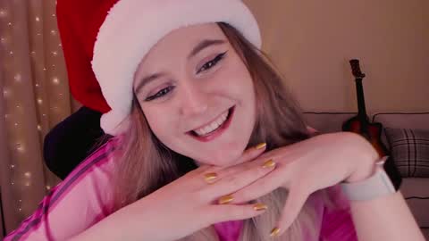 Snapshot of diana_floweri chatting on December 16, 9:14 am Diana online show from December 16, 9:14 am