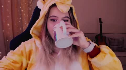 Snapshot of diana_floweri chatting on December 18, 10:08 am Diana online show from December 18, 10:08 am