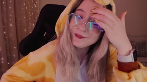 Snapshot of diana_floweri chatting on December 18, 1:12 pm Diana online show from December 18, 1:12 pm