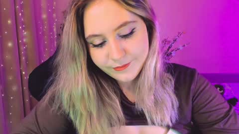 Snapshot of diana_floweri chatting on January 28, 10:23 am Diana online show from January 28, 10:23 am