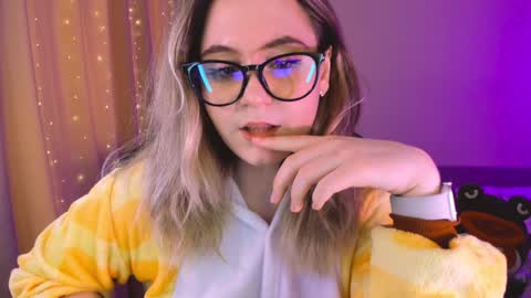 Snapshot of diana_floweri chatting on February 7, 9:05 am Diana online show from February 7, 9:05 am