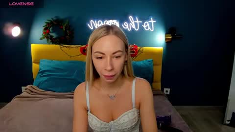 Snapshot of diana_garrett chatting on December 16, 8:52 am Diana online show from December 16, 8:52 am