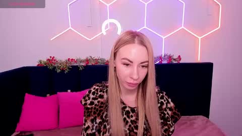 Snapshot of diana_garrett chatting on January 12, 8:57 am Diana online show from January 12, 8:57 am