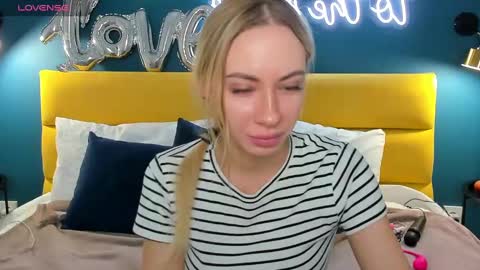Snapshot of diana_garrett chatting on March 3, 1:42 am Diana online show from March 3, 1:42 am
