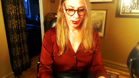 Snapshot of dianeroberts chatting on September 22, 10:23 pm Diane Roberts-Tease and Humiliation online show from September 22, 10:23 pm