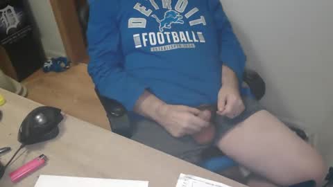 Snapshot of diche1134 chatting on December 4, 7:28 am Running Bear online show from December 4, 7:28 am