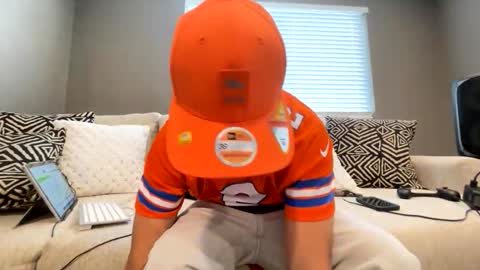 Snapshot of dickemdown93est chatting on March 3, 7:20 pm dickemdown93est online show from March 3, 7:20 pm