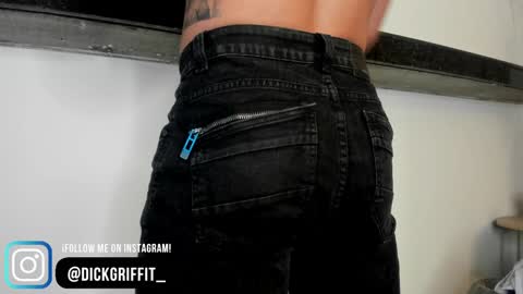 Snapshot of dickgriffith chatting on December 15, 12:49 pm Dick Griffith online show from December 15, 12:49 pm