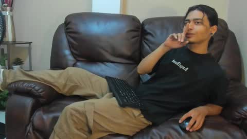Snapshot of dickie_dicking chatting on October 1, 9:43 pm dickie_dicking online show from October 1, 9:43 pm