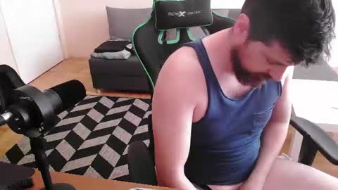 Snapshot of dickstaza chatting on June 29, 12:27 pm dickstaza online show from June 29, 12:27 pm