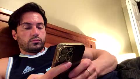 Snapshot of diegodavids chatting on December 11, 9:34 pm diegodavids online show from December 11, 9:34 pm