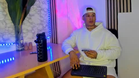 diegomiller_ online show from February 11, 3:33 am