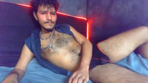 diemond_latinx98 online show from March 9, 1:15 pm