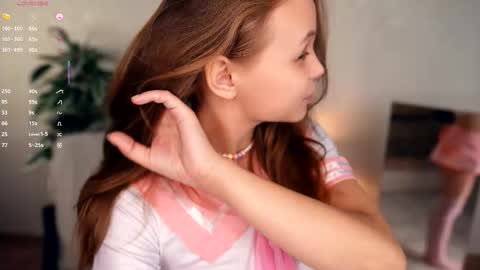 Elwyna online show from October 18, 7:03 pm