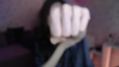 Hi im Alice 3 Im usualy online 03-10 or 17-21 UTC0 online show from December 16, 1:43 am