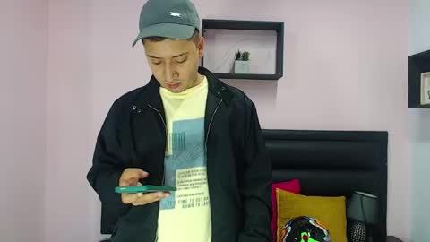 Snapshot of diiego_xxx chatting on February 9, 4:50 pm diiego_xxx online show from February 9, 4:50 pm