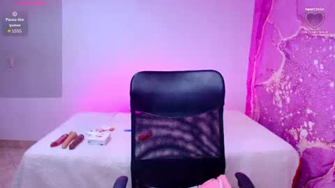 diiosa_latina online show from June 25, 7:18 pm
