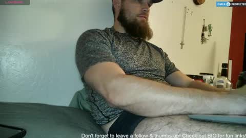 Snapshot of dikdowndaddy chatting on April 5, 2:31 am Daddy online show from April 5, 2:31 am