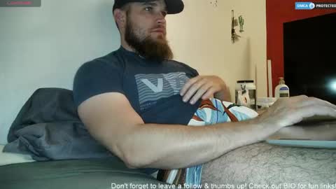 Snapshot of dikdowndaddy chatting on May 2, 7:02 am Daddy online show from May 2, 7:02 am