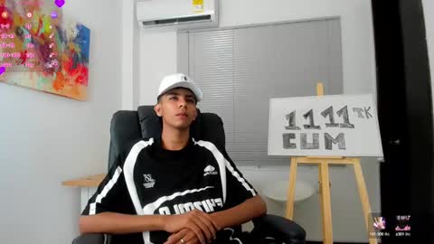Snapshot of dikey_18 chatting on February 1, 5:28 am dikey_18 online show from February 1, 5:28 am