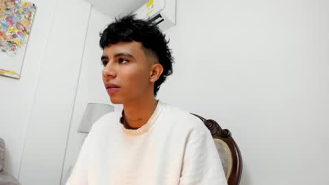 Snapshot of dikey_18 chatting on February 8, 7:59 pm dikey_18 online show from February 8, 7:59 pm