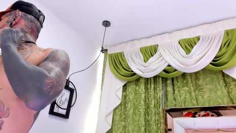 dilan_scootk_ online show from September 19, 6:30 pm