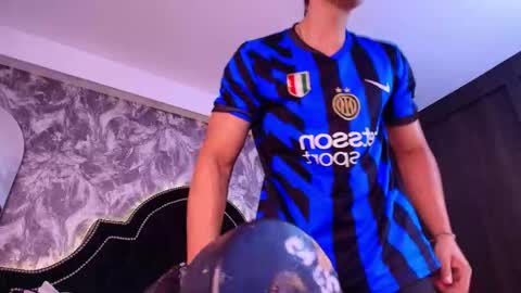 Snapshot of dilanmiller_ chatting on June 1, 8:43 pm dilanmiller_ online show from June 1, 8:43 pm