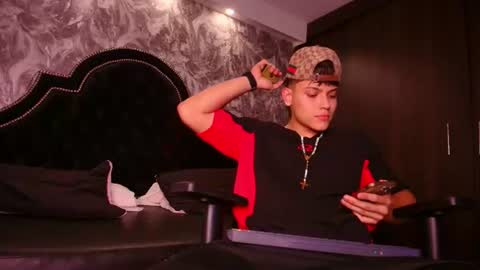 Snapshot of dilanmiller_ chatting on June 11, 7:23 pm dilanmiller_ online show from June 11, 7:23 pm
