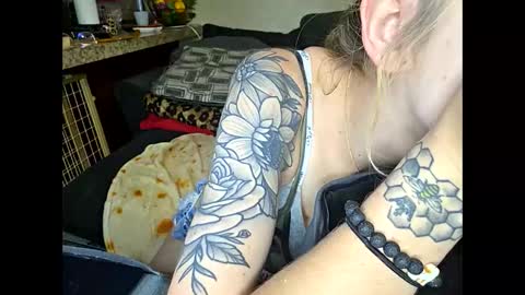 Sofie online show from April 27, 10:35 am