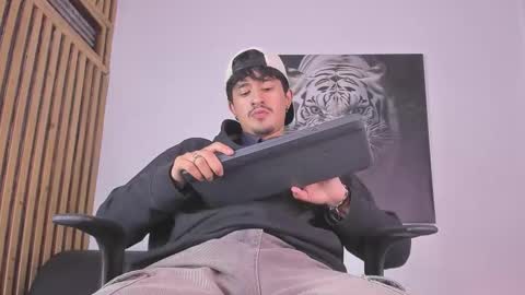 Snapshot of dimitrideluxe chatting on October 21, 9:15 pm Dimitri online show from October 21, 9:15 pm