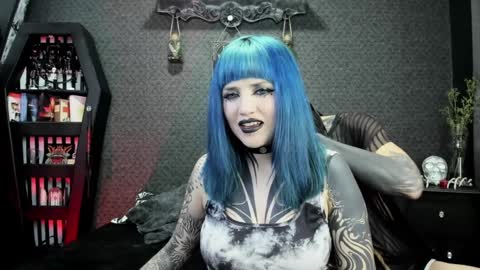 Snapshot of dimmuanddarkness chatting on January 7, 5:22 am dimmuanddarkness online show from January 7, 5:22 am