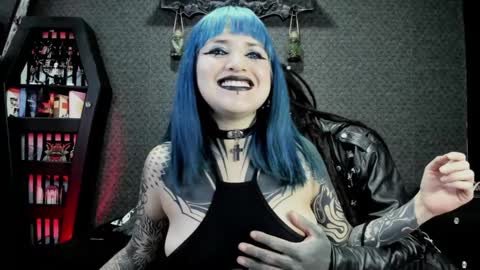 Snapshot of dimmuanddarkness chatting on January 11, 6:35 am dimmuanddarkness online show from January 11, 6:35 am
