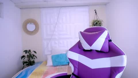 DINA online show from May 9, 5:40 pm