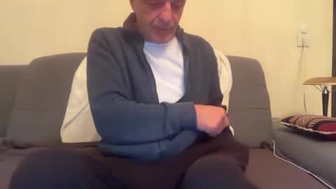 dinnerout1111 online show from October 12, 9:25 pm